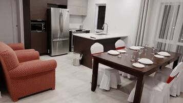 2 quartos, ferros/tábuas de passar roupa, Wi-Fi de cortesia