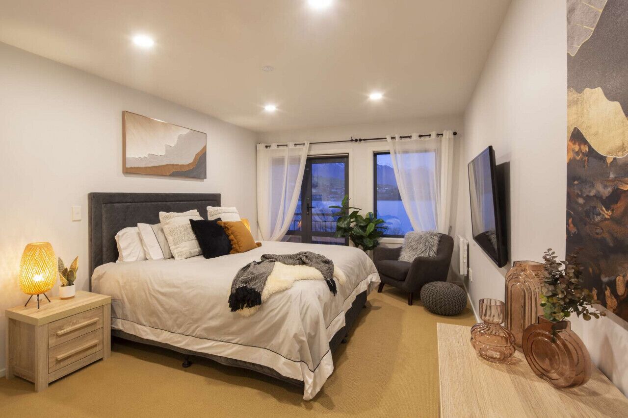 5 bedrooms, iron/ironing board, free WiFi, bed sheets