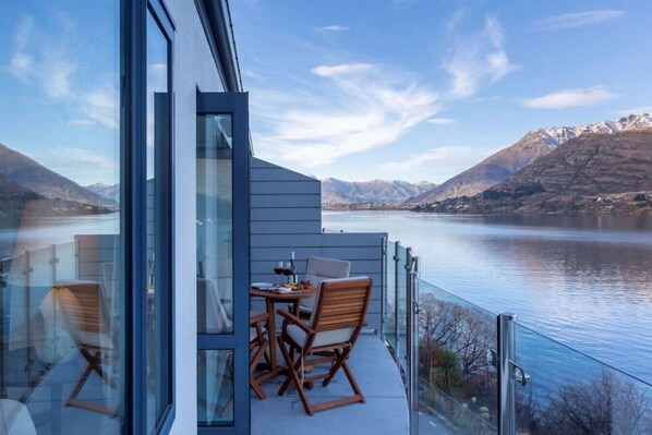 Outdoor dining - Livin` on Lake Time | Waterfront home | Spectacular views and convenient to town (Queenstown)