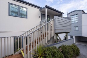 Exterior - Livin` on Lake Time | Waterfront home | Spectacular views and convenient to town (Queenstown)