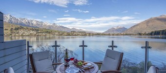 Livin` on Lake Time | Waterfront home | Spectacular views and convenient to town