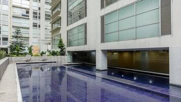 City Apartment | Pool | Indoor pool, outdoor pool