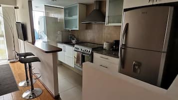 Departamento familiar | Cocina privada | Refrigerador con congelador, microondas, horno y tostadora