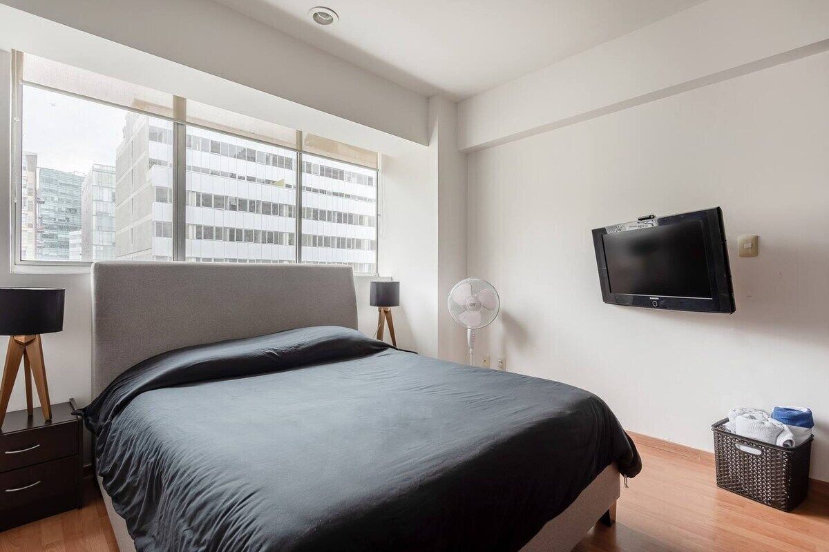 2 habitaciones, cortinas blackout y tabla de planchar con plancha 