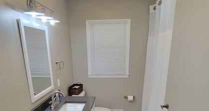 Relaxed, pet-friendly home walkable to Clemson campus, stadiums or downtown.