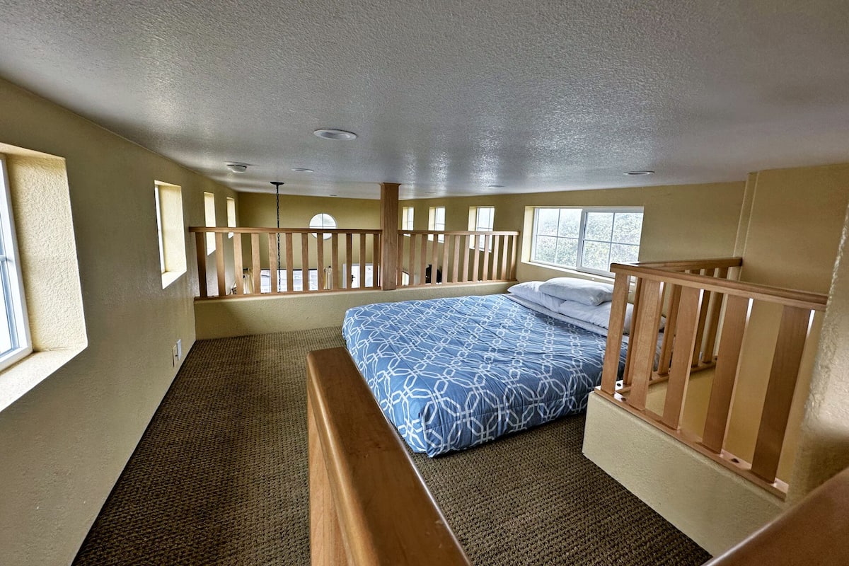 Loft | 1 bedroom, bed sheets