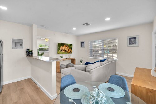 Sea Mist is a cozy coastal retreat one block from the beach.



