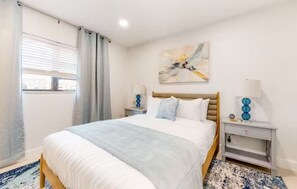 4 bedrooms, desk, iron/ironing board, travel cot