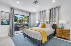 4 bedrooms, desk, iron/ironing board, travel cot - Bay Breezes is a waterfront home in a gated community minutes from the beach. (Pompano Beach)