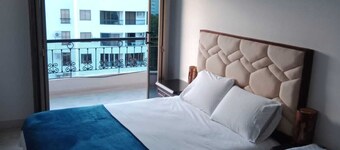 Hermoso Apartamento Amplio 140 Mts2 con Terraza y Balcones. Parqueadero Privado
