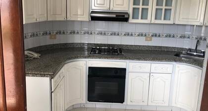 Hermoso apartamento amplio 140 mts2 con Terraza y Balcones. Parqueadero privado