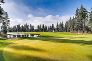 Golf - Kodiak Valley-Barrel Sauna-detached game room-Hot tub-Pet Friendly  (Ronald)