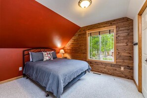 5 dormitorios, tabla de planchar con plancha, cuna de viaje