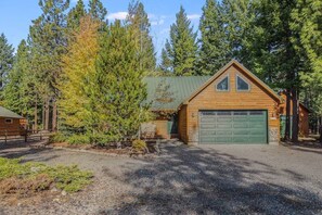 Exterior - Kodiak Valley-Barrel Sauna-detached game room-Hot tub-Pet Friendly (Ronald)