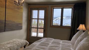 4 bedrooms, iron/ironing board, free WiFi, bed sheets