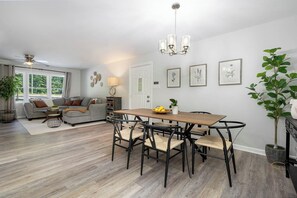 Dining - Southern Charm, 3 King Bedrooms, Central (Cary)