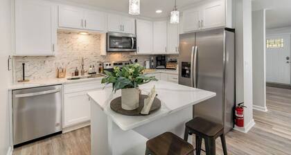 Southern Charm, 3 King Bedrooms, Central