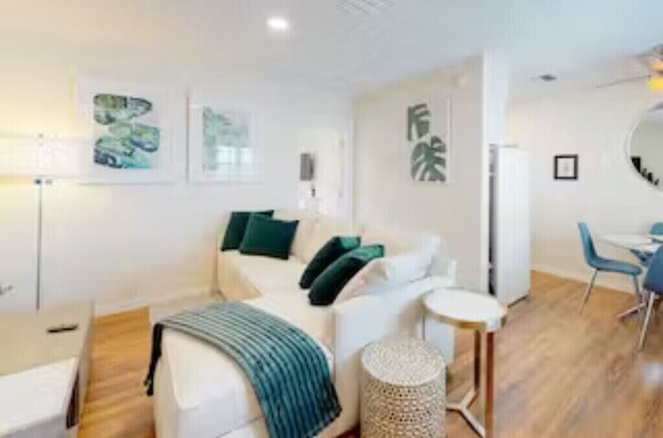 Smart TV - Emerald Sea is a cozy coastal retreat one block from the beach.
(Lauderdale-by-the-Sea)