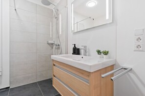 Apartment | Bathroom | Shower, free toiletries, hair dryer, towels - Stylish 2BR Getaway in Bivange Roeser (Roeser)