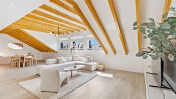 Apartment | Living area | Smart TV