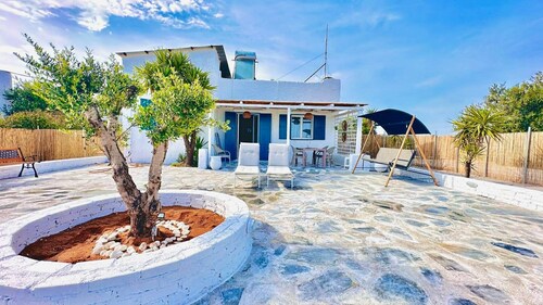 Unique Cycladic house - private garden - In front of the beach