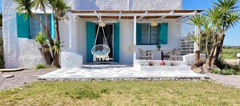 Juan Unique Cycladic Beachfront Cottage - Private garden 