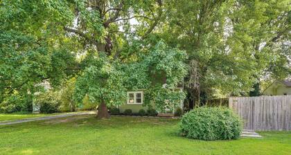 Springfield Home w/ Yard: 3 Mi to Downtown!