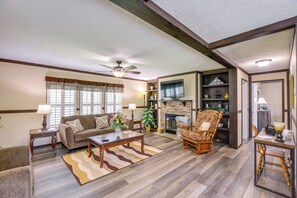 TV, fireplace
