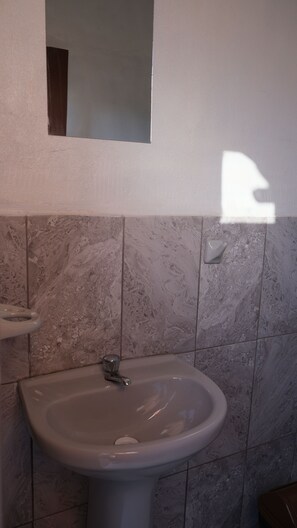 Serviettes fournies, papier de toilette