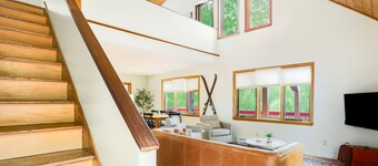 Mountain Views, Hot Tub near Hiking, Ski & Santa`s Village