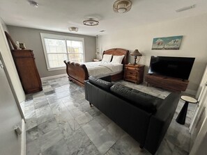 1 slaapkamer, een strijkplank/strijkijzer, gratis wifi, beddengoed