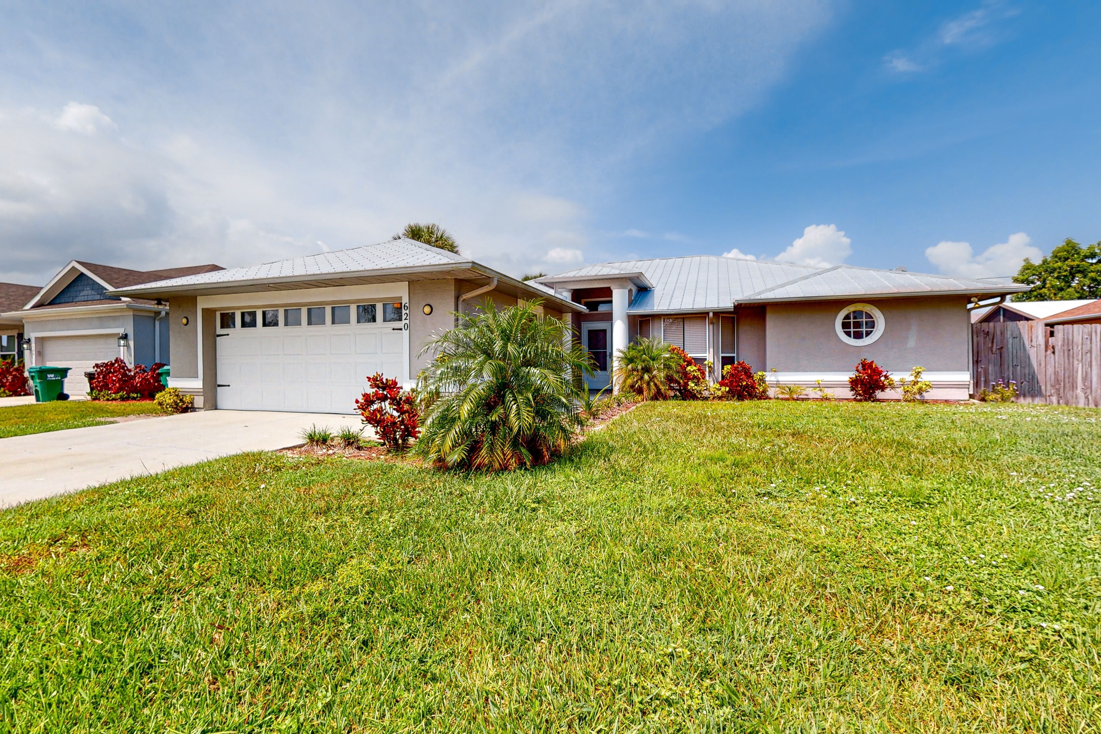 Snowbird-friendly home with private pool, central AC, grill, & washer/dryer