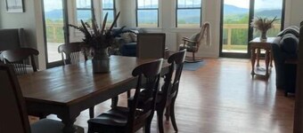 Dog Friendly, Modern Retreat w/ Stunning View