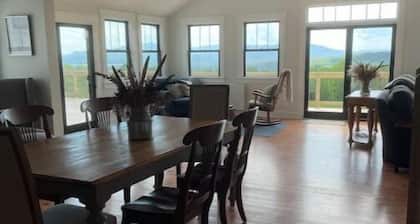 Dog Friendly, Modern Retreat w/ Stunning View