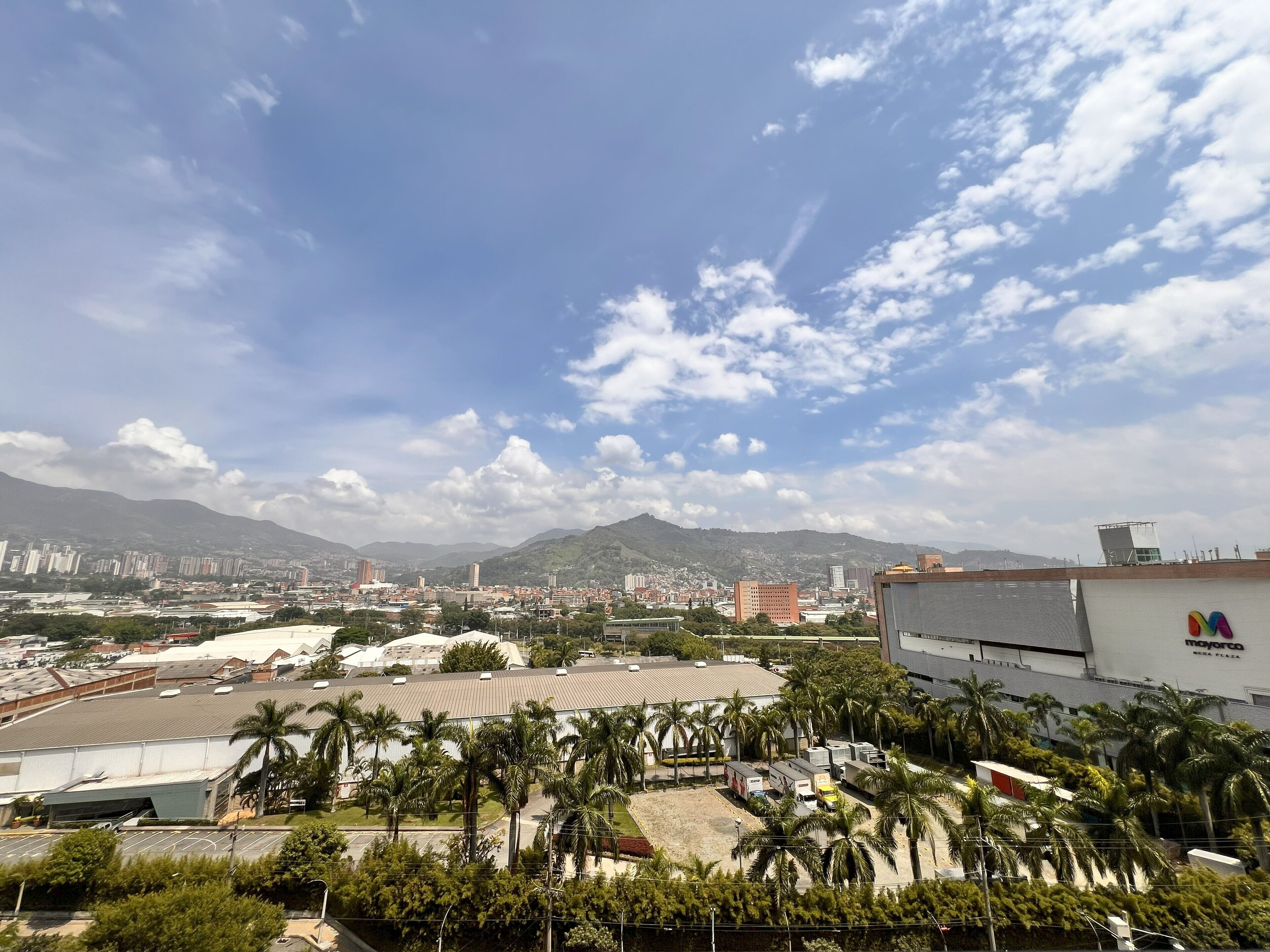 Vista a las montañas / Vista a la ciudad