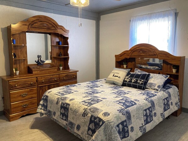 3 bedrooms, travel cot, free WiFi, bed sheets