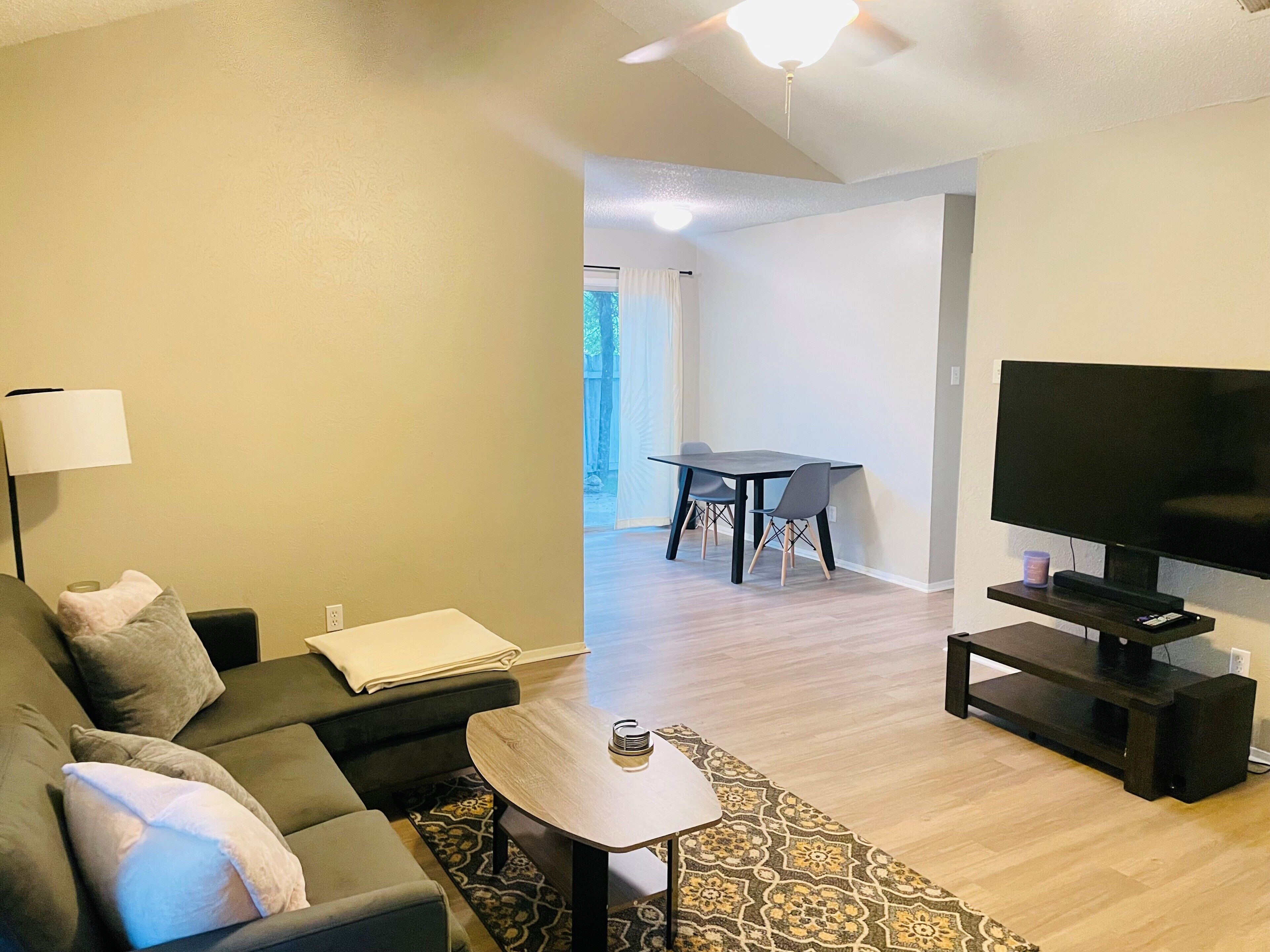 Smart-TV, bøker, PC-skjermer og printere