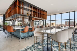 2 restaurants, American cuisine