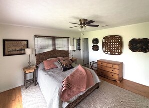 3 makuuhuonetta, työpöytä, ilmainen Wi-Fi, vuodevaatteet