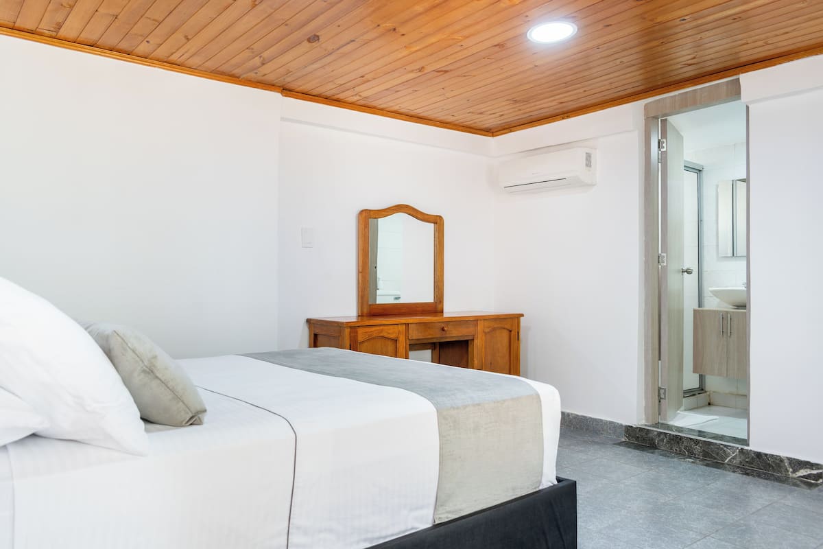 Habitació estàndard | 1 dormitori, escriptori, wifi gratuïta i roba de llit 
