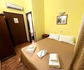 Basic Double Room | Frette Italian sheets, premium bedding, memory foam beds, soundproofing - Booking inn Settembre 95 (Rome)