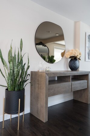 Interior - Beautiful Lake View Villa 3 bedroom 2 bathroom. (Renton)