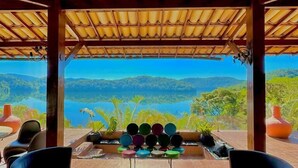 An outdoor seating area with a view of a mountainous landscape. - Villa Pantai Secret Place (Miracatu)