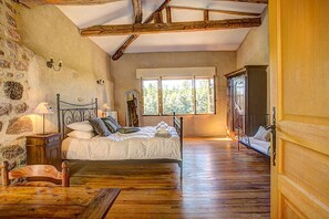 7 bedrooms, iron/ironing board, travel crib, free WiFi