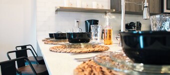 Luxurious Apartment in the Heart of Downtown Louisville! King Bed, Pool, Gym!