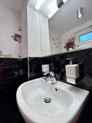 Shower, eco-friendly toiletries, hair dryer, towels