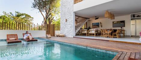 Outdoor pool, open 9:30 AM to 8:30 PM, pool loungers