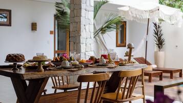 Free daily continental breakfast