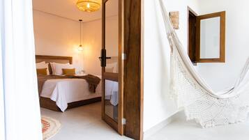 Minibar, in-room safe, laptop workspace, blackout drapes