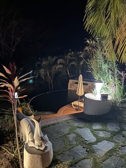 Romantic and cozy apartment in tropical villa w/ mountain and flowers view. 